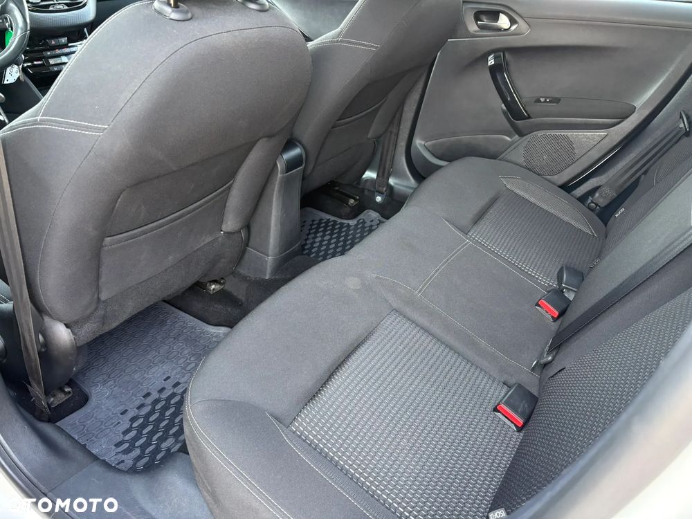 Peugeot 208 1.2 PureTech Style - 22