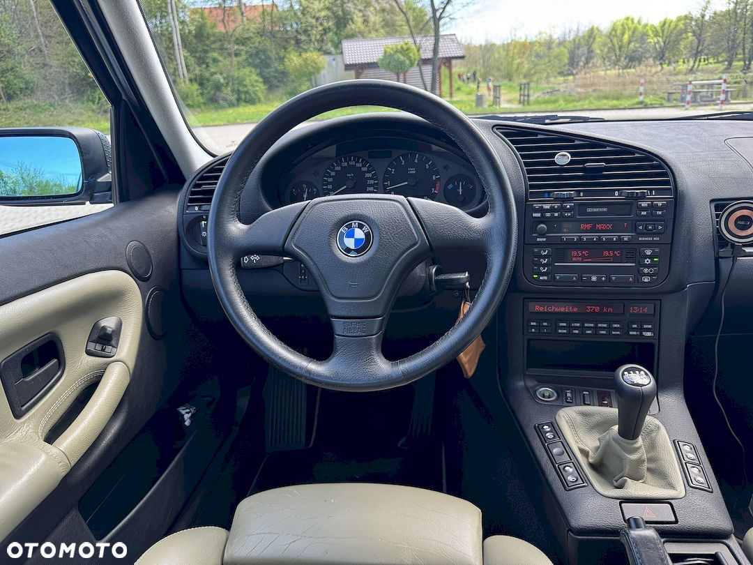 BMW Seria 3 320i - 23