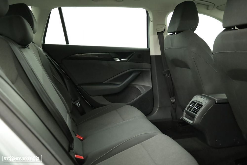 VW Passat Variant 1.5 TSI eHybrid DSG - 19