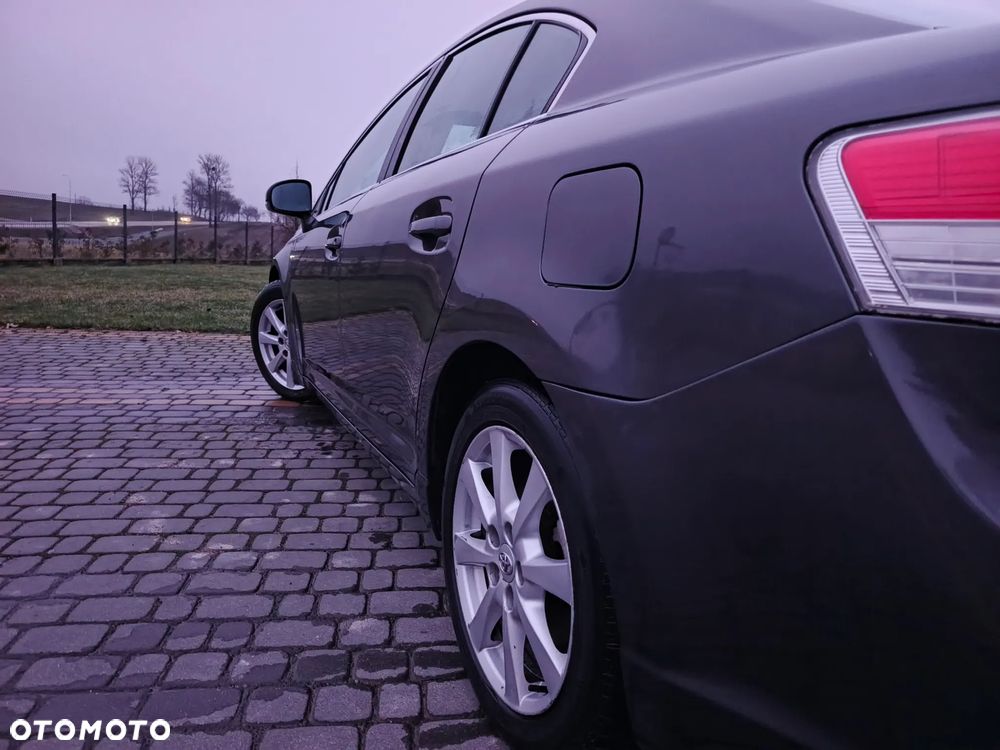 Toyota Avensis 2.0 D-4D Premium - 9