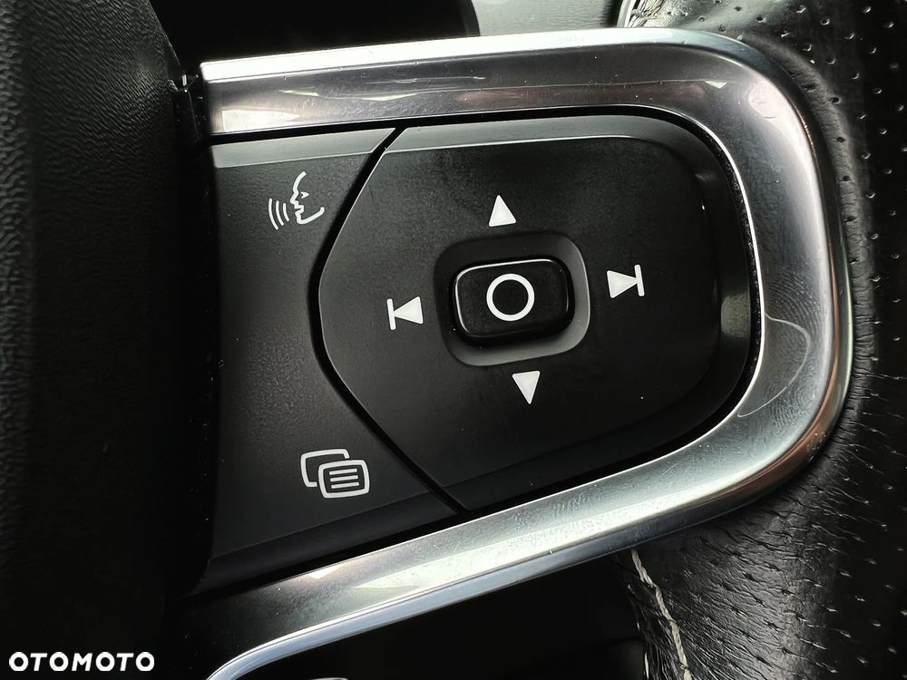 Volvo XC 40 T4 AWD Geartronic R-Design - 28