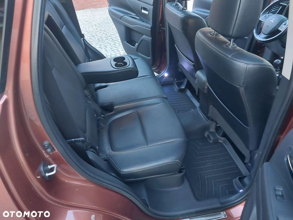 Mitsubishi Outlander 2.2 DI-D 4WD Diamant Edition - 26