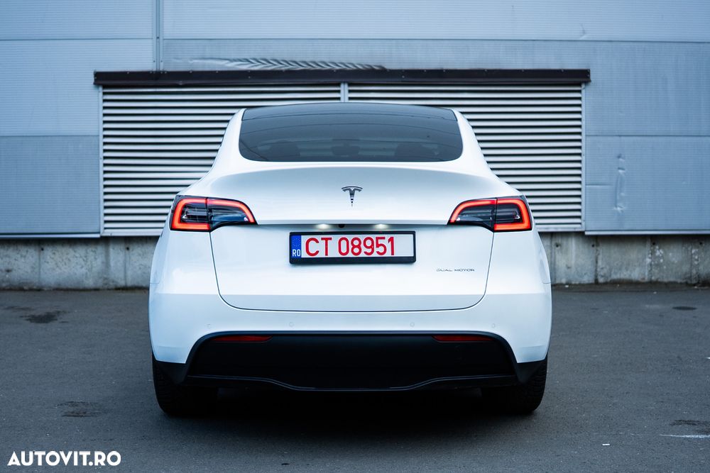 Tesla Model Y - 6