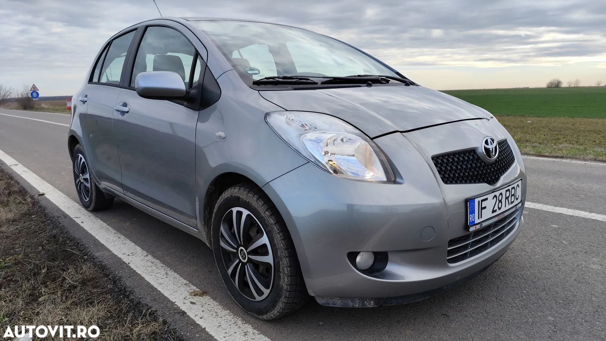 Toyota Yaris 1.3 VVT-i Multi Mode Sol - 1