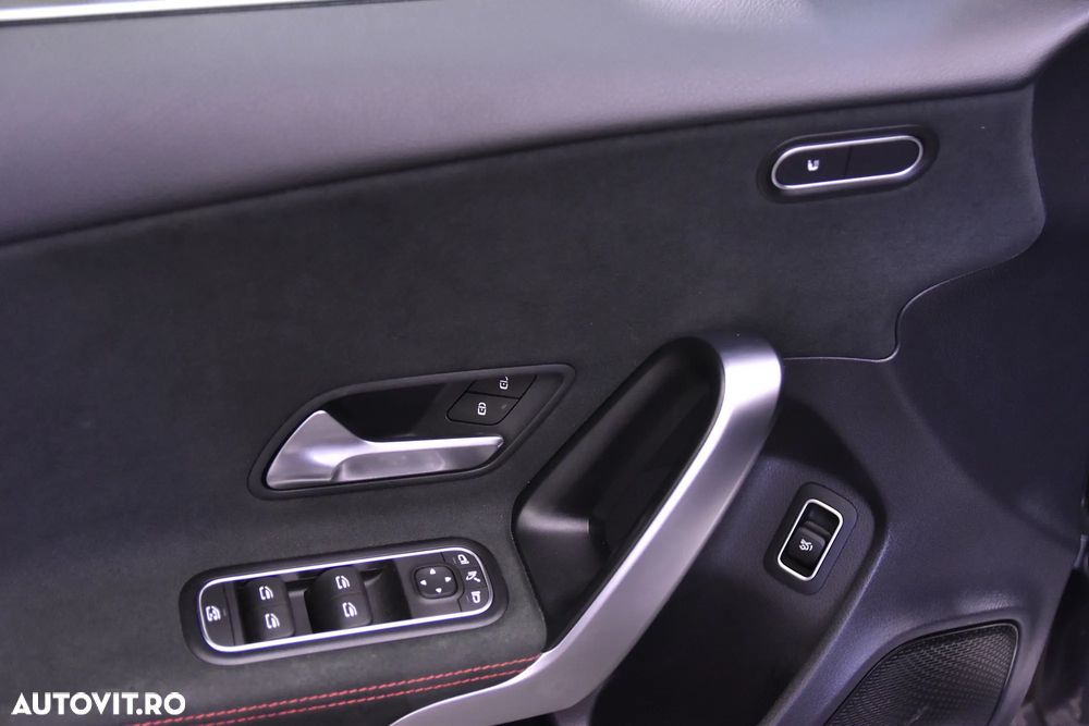 Mercedes-Benz A 220 4MATIC MHEV 8G-DCT Sedan - 14