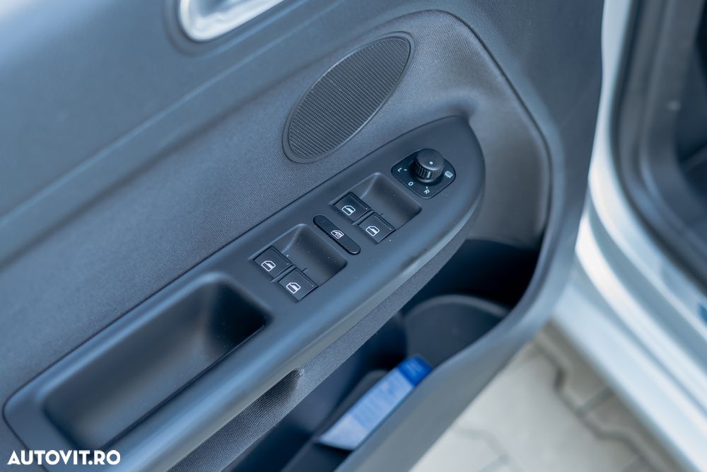 Volkswagen Golf Plus 1.6 TDI DPF MATCH - 22