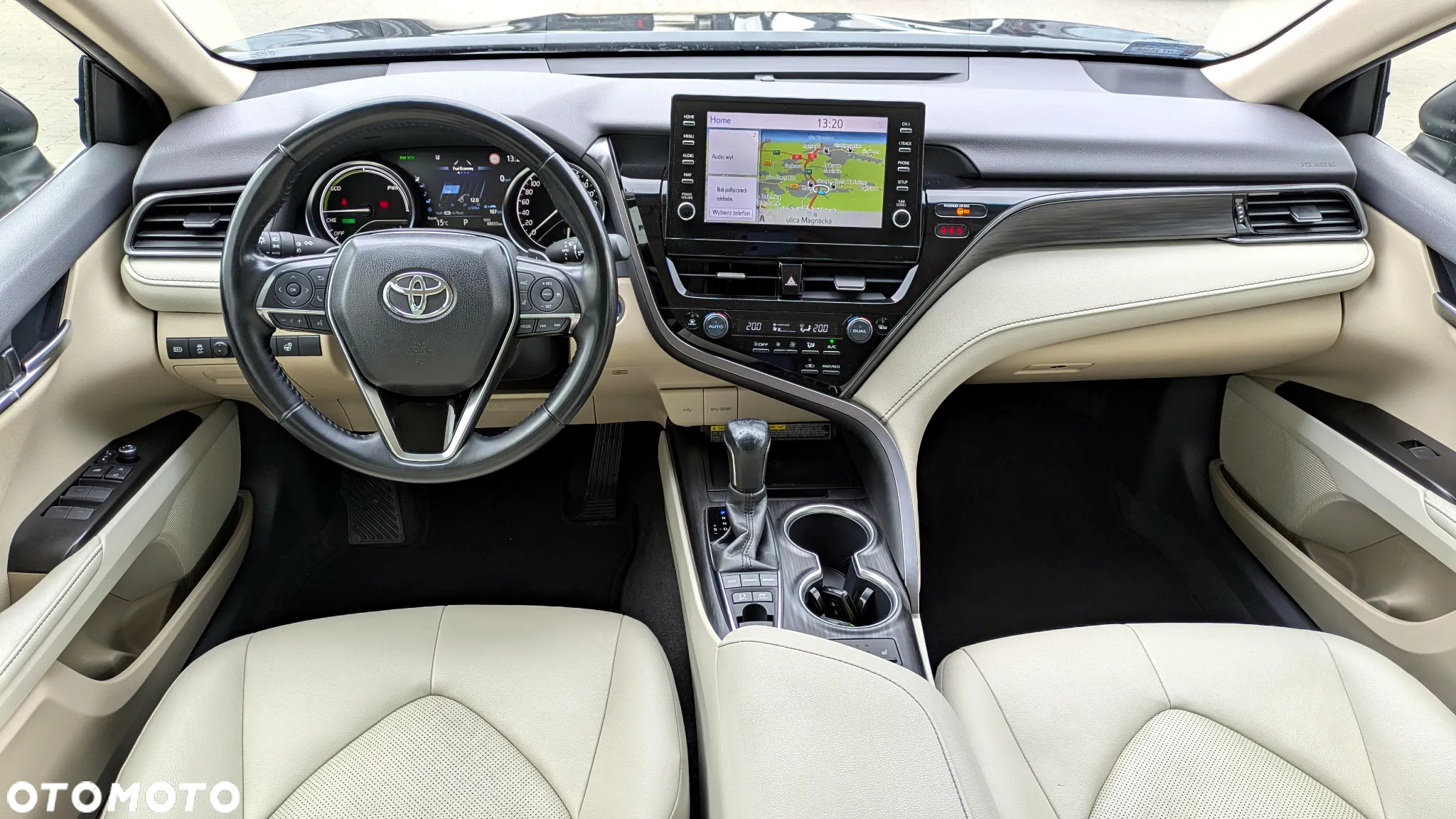 Toyota Camry 2.5 Hybrid Executive CVT - 10