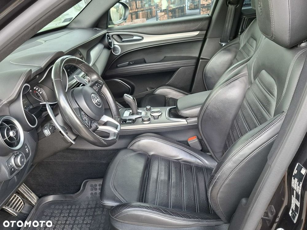 Alfa Romeo Stelvio - 11