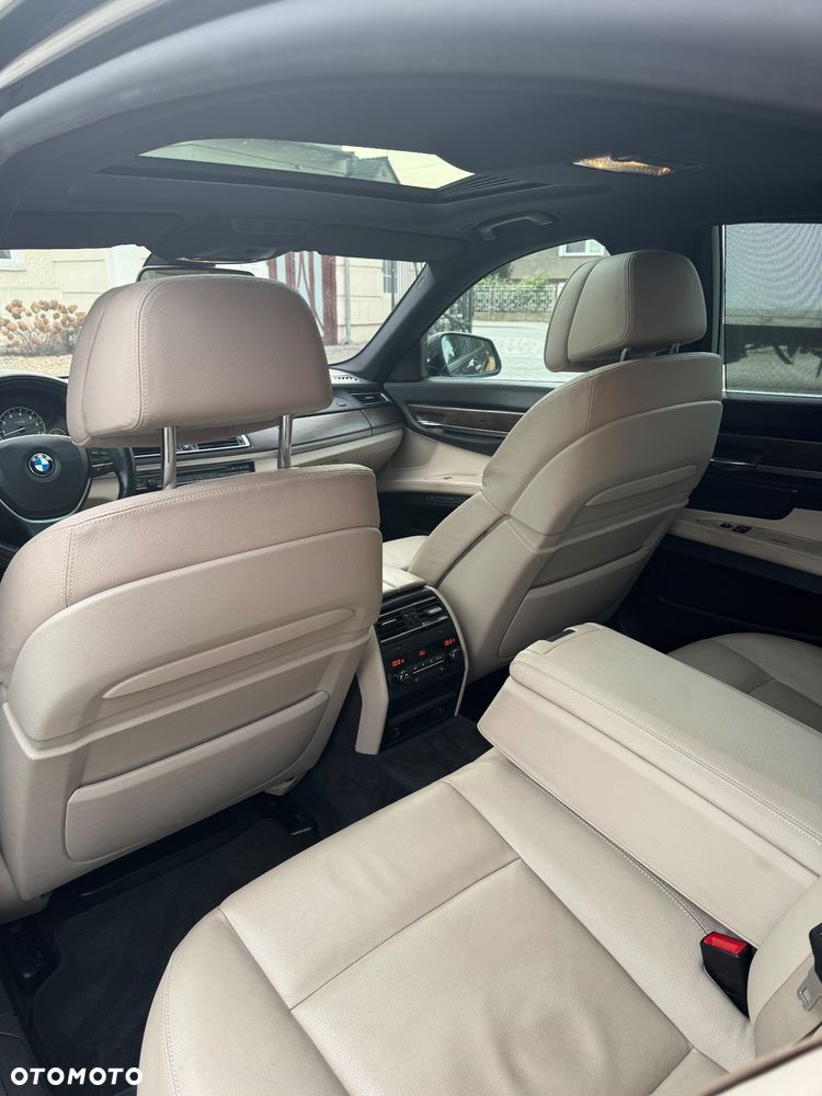 BMW Seria 7 740i - 5