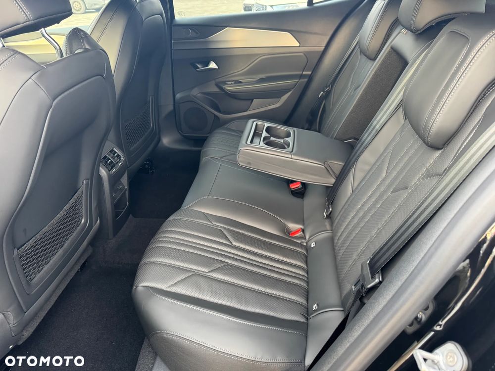 Peugeot 408 - 9