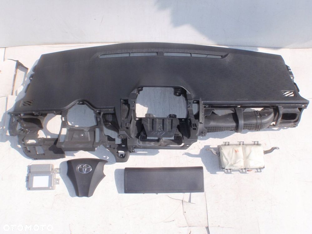 toyota iq deska kokpit konsola poduszki pasy - 2