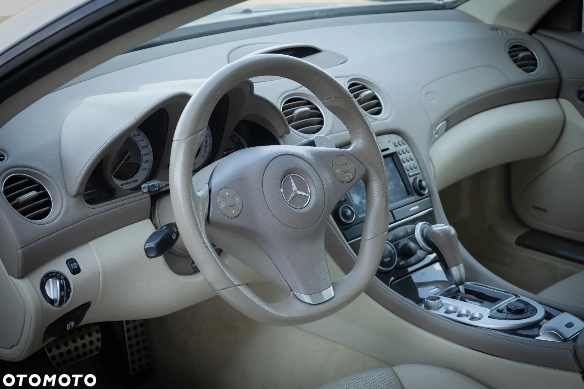 Mercedes-Benz SL 63 AMG - 15