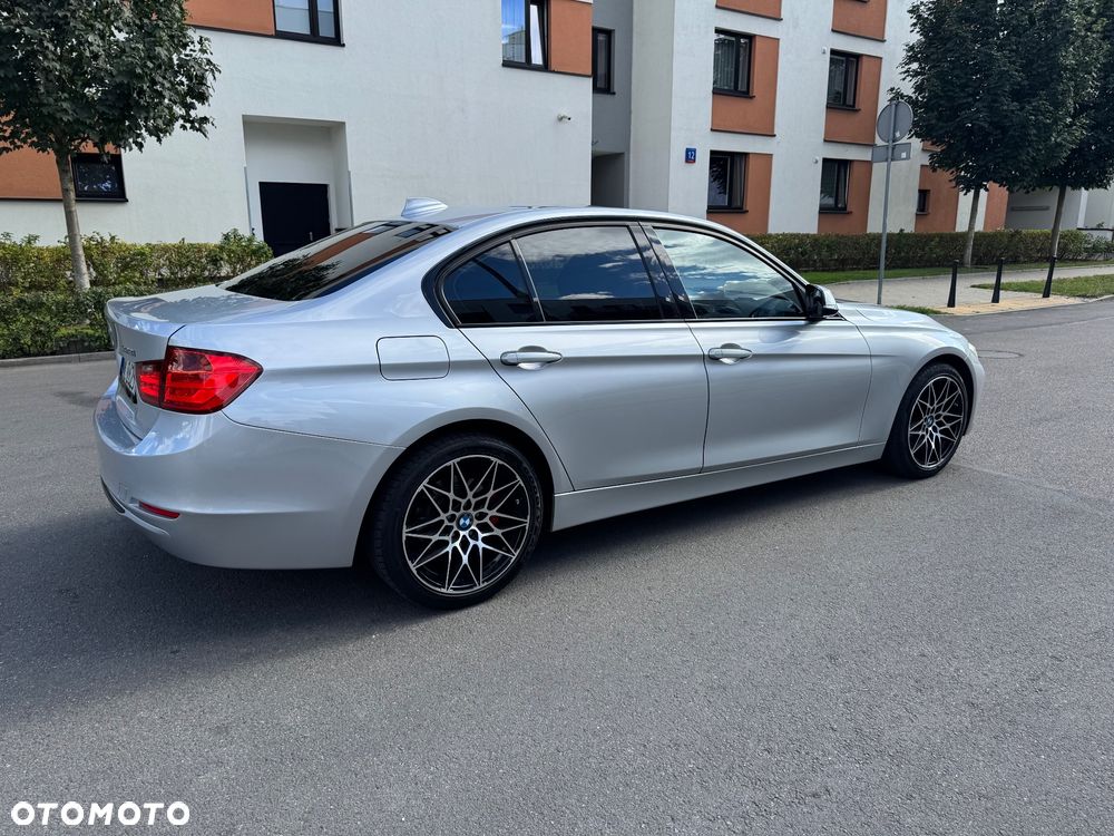 BMW Seria 3 328i Touring xDrive Sport Line - 12