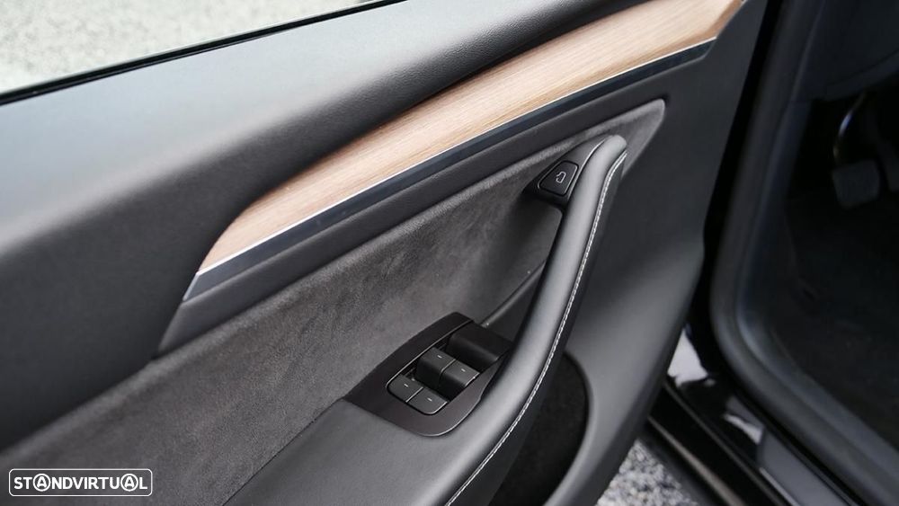 Tesla Model Y Long Range Dual Motor AWD - 17