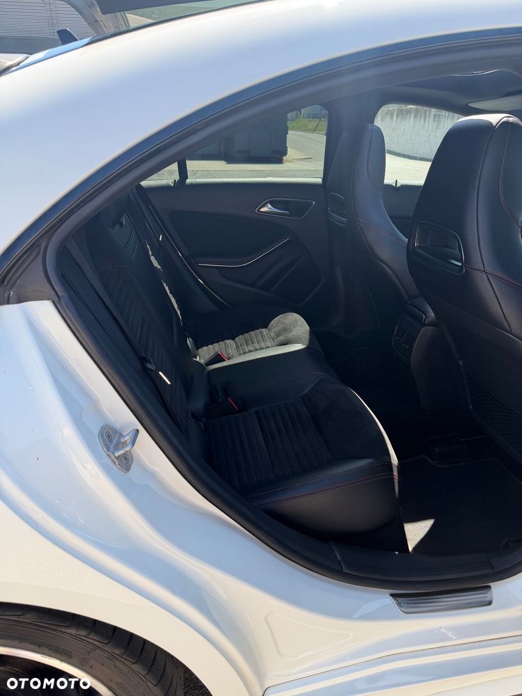 Mercedes-Benz CLA 250 4Matic 7G-DCT Sport - 8