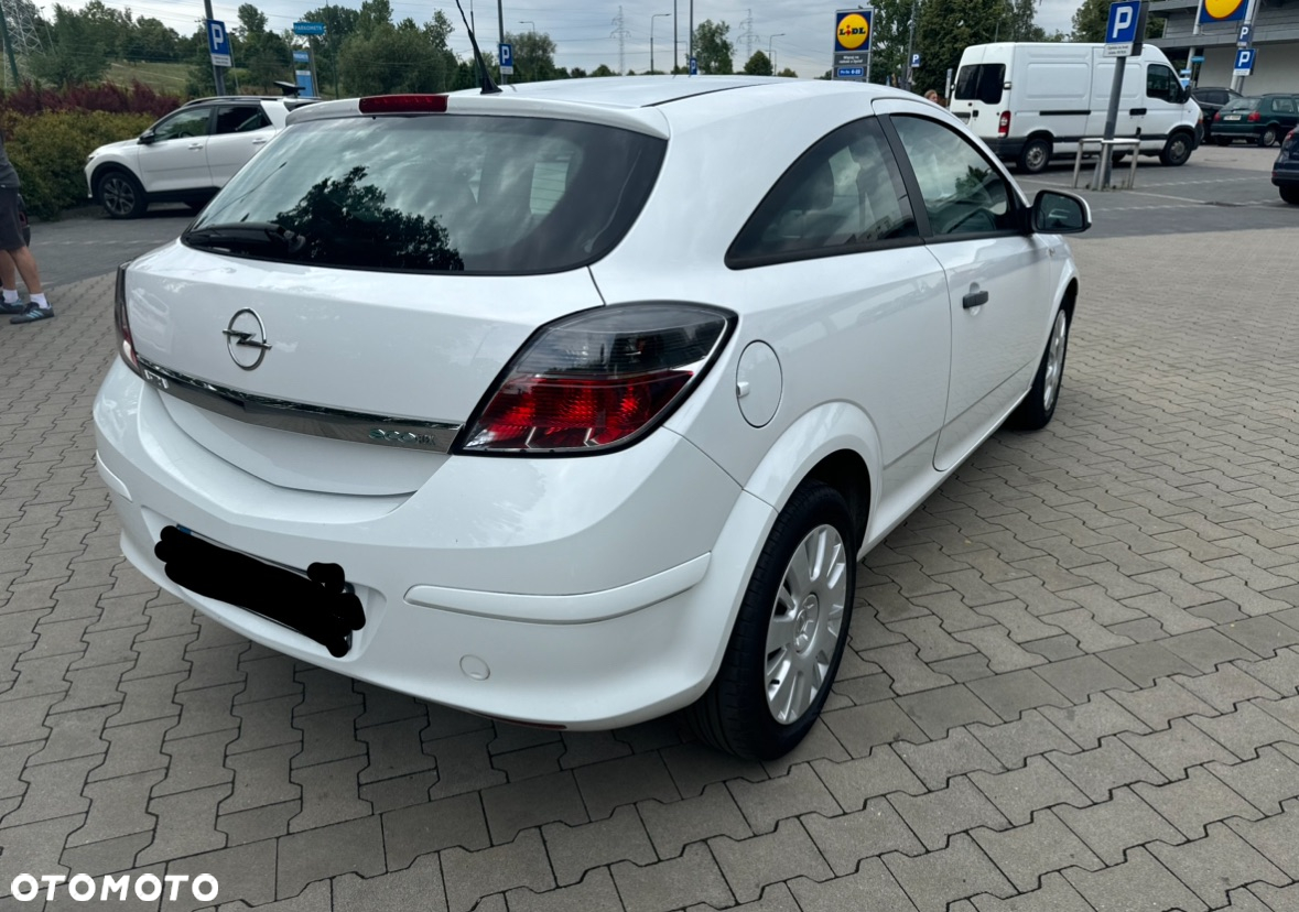 Opel Astra III GTC 1.4 Cosmo - 11