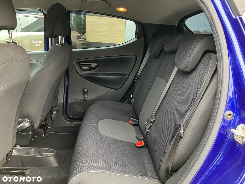 Lancia Ypsilon 1.2 8V Momo S&S - 6