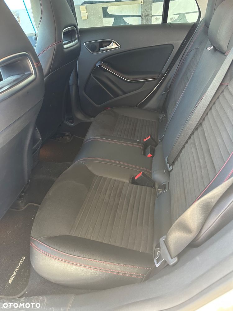 Mercedes-Benz CLA 200 7G-DCT AMG Line - 12