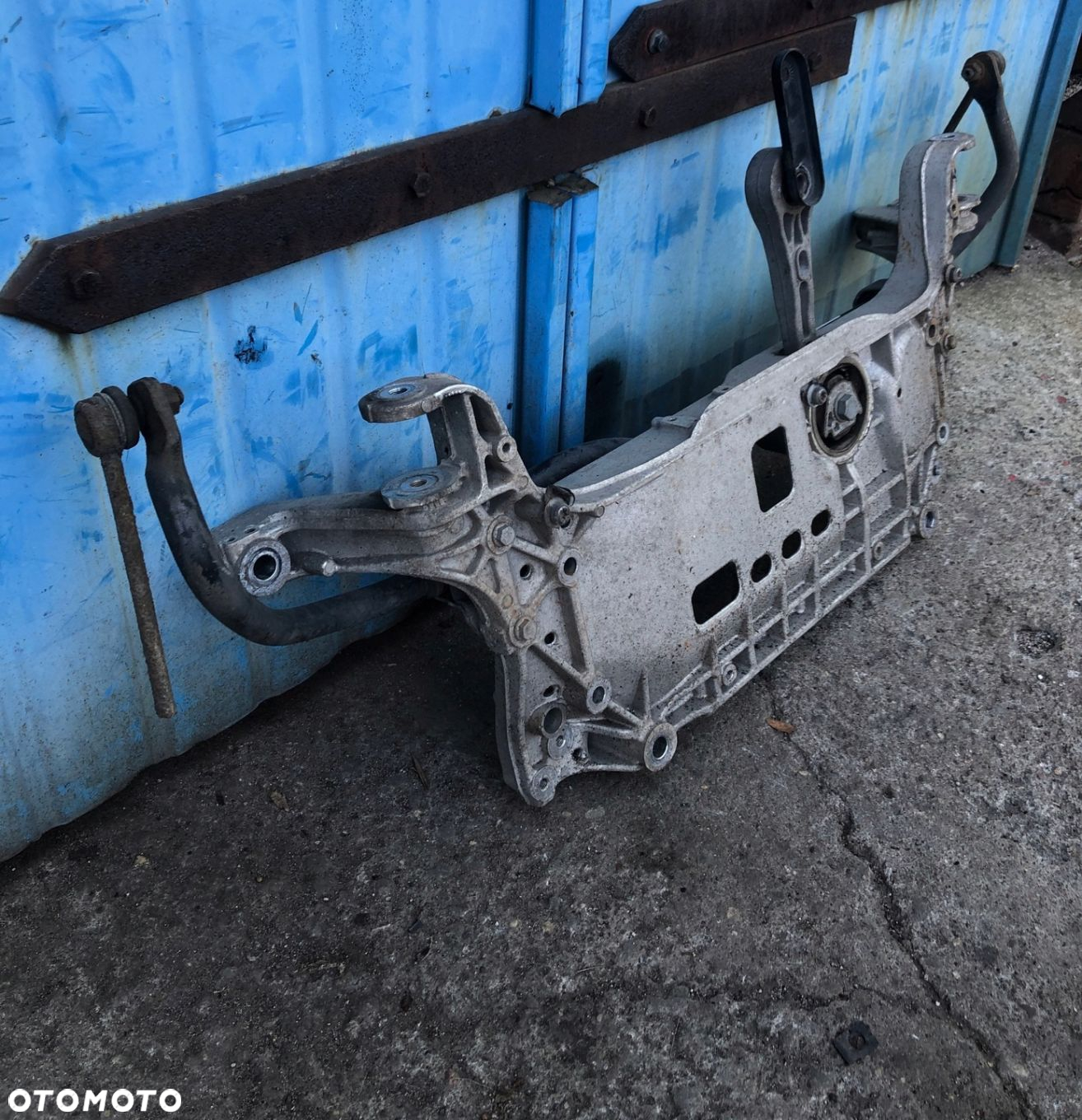 SANKI WÓZEK KOŁYSKA Q3 8U 2.0 TDI 7N0199369B - 2
