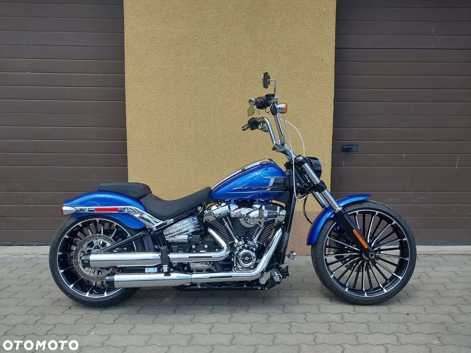 Harley-Davidson Softail Breakout - 1
