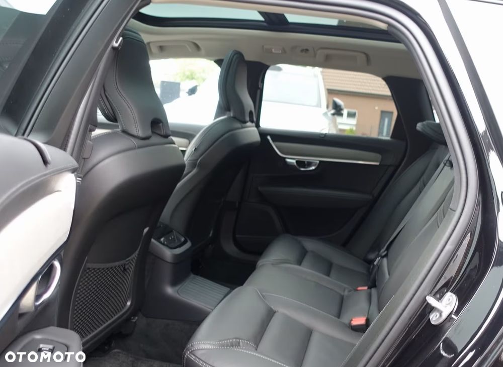 Volvo V90 T8 AWD Plug-In Hybrid Plus Dark - 9