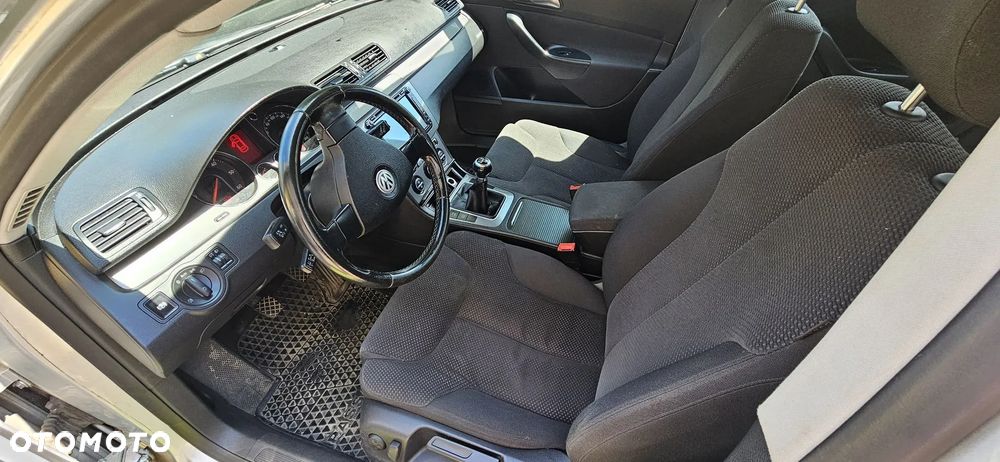 Volkswagen Passat - 12