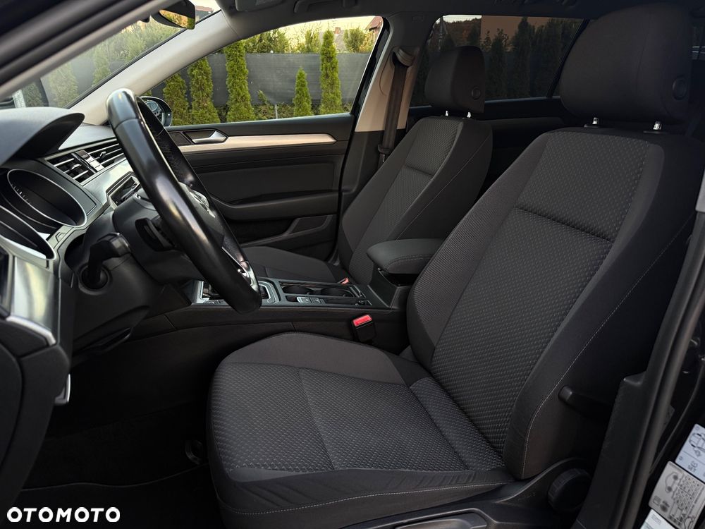 Volkswagen Passat 2.0 TDI SCR DSG Conceptline - 18