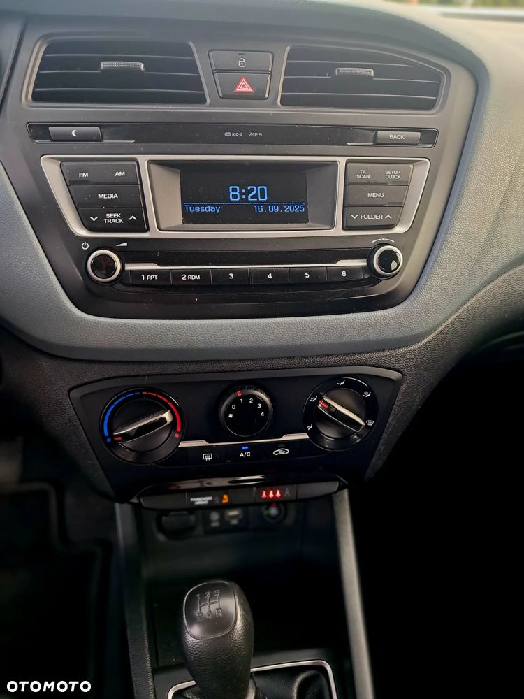 Hyundai i20 blue 1.2 Classic - 13