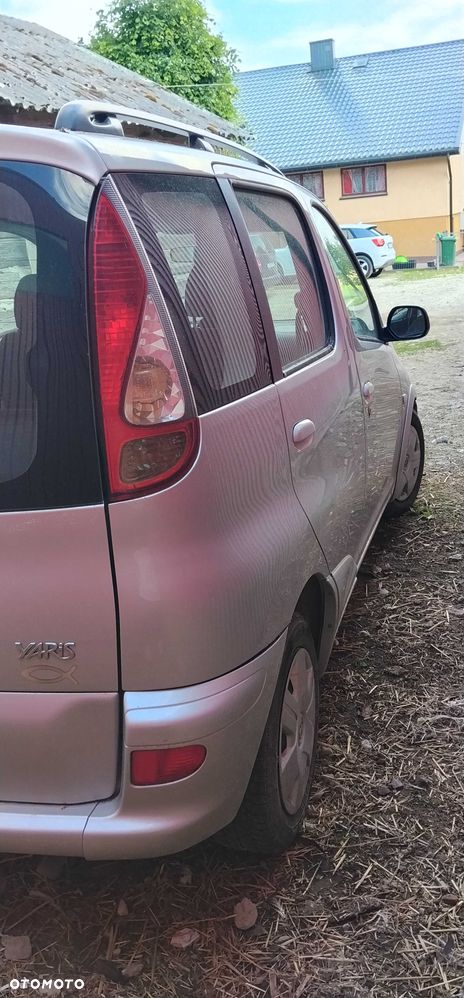 Toyota Yaris Verso - 3