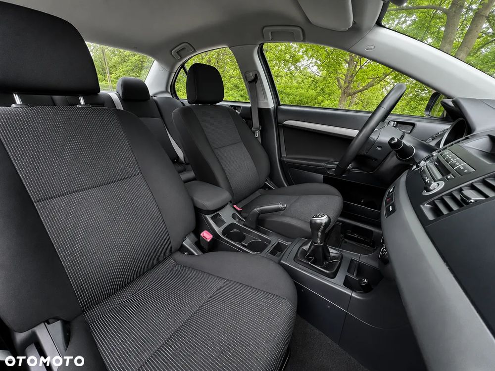 Mitsubishi Lancer - 12