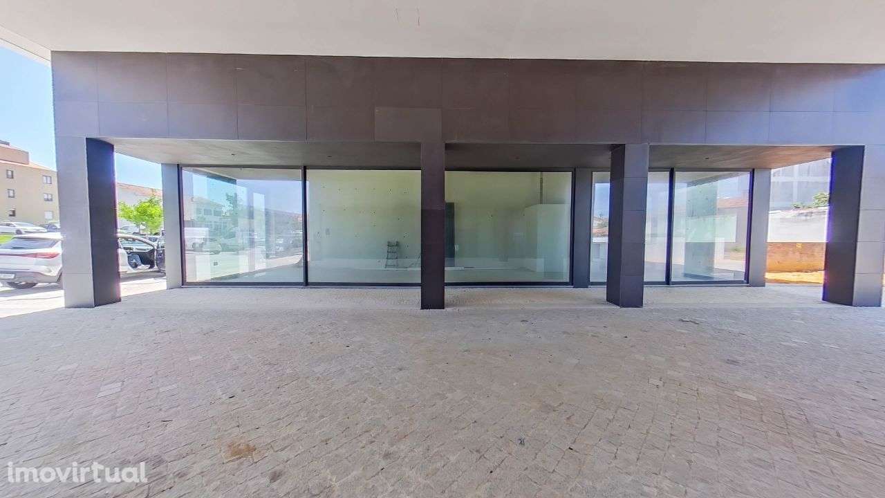 Loja com 73 m2 a estrear em novo empreendimento em Espinho. - Grande imagem: 2/57