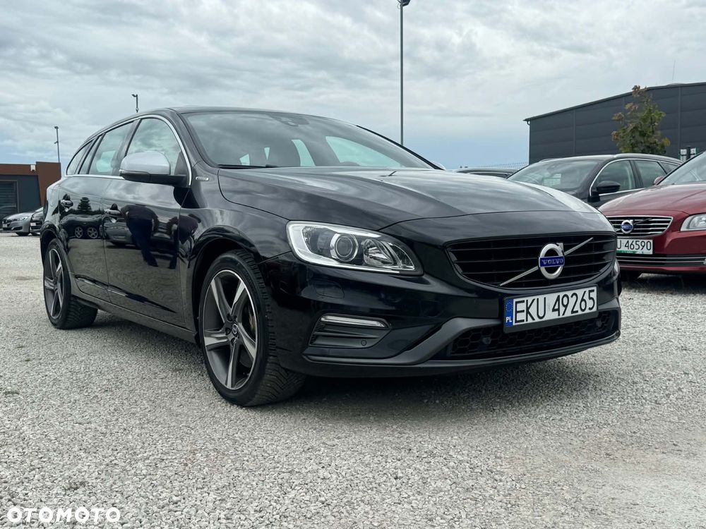 Volvo V60 D6 AWD Plug-in Hybrid R-Design Momentum - 8