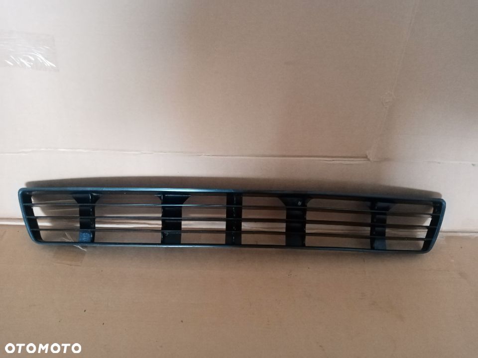 Kratka zderzaka przód przednia środkowa Audi A4 B5 8D0807683C - 1