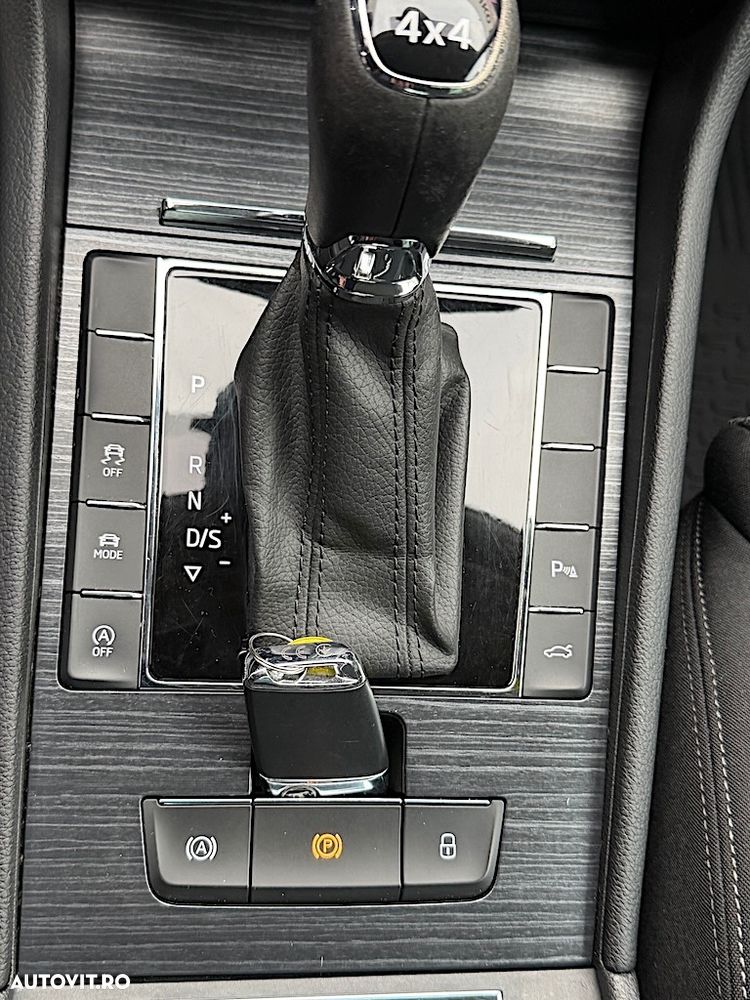 Skoda Superb 2.0 TDI 4X4 DSG Style - 9