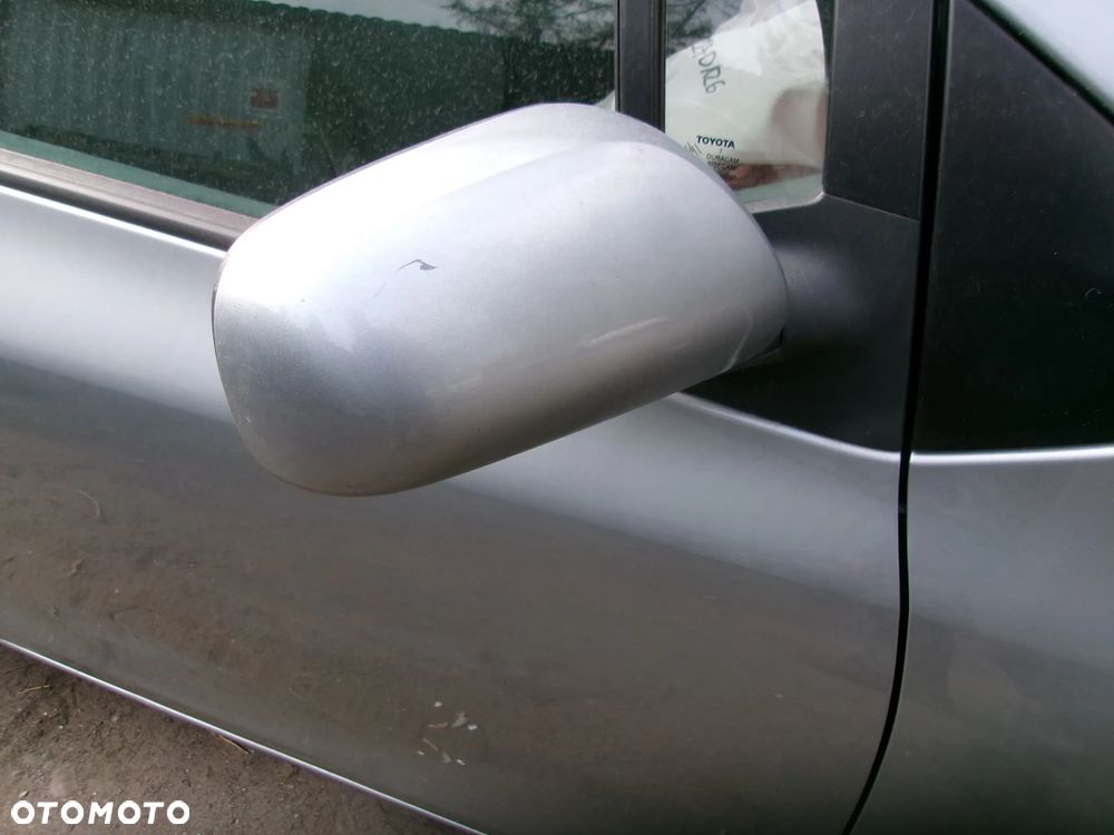 LUSTERKO  PRAWE  ELEKTR. TOYOTA YARIS II 05-11 1F8 - 1