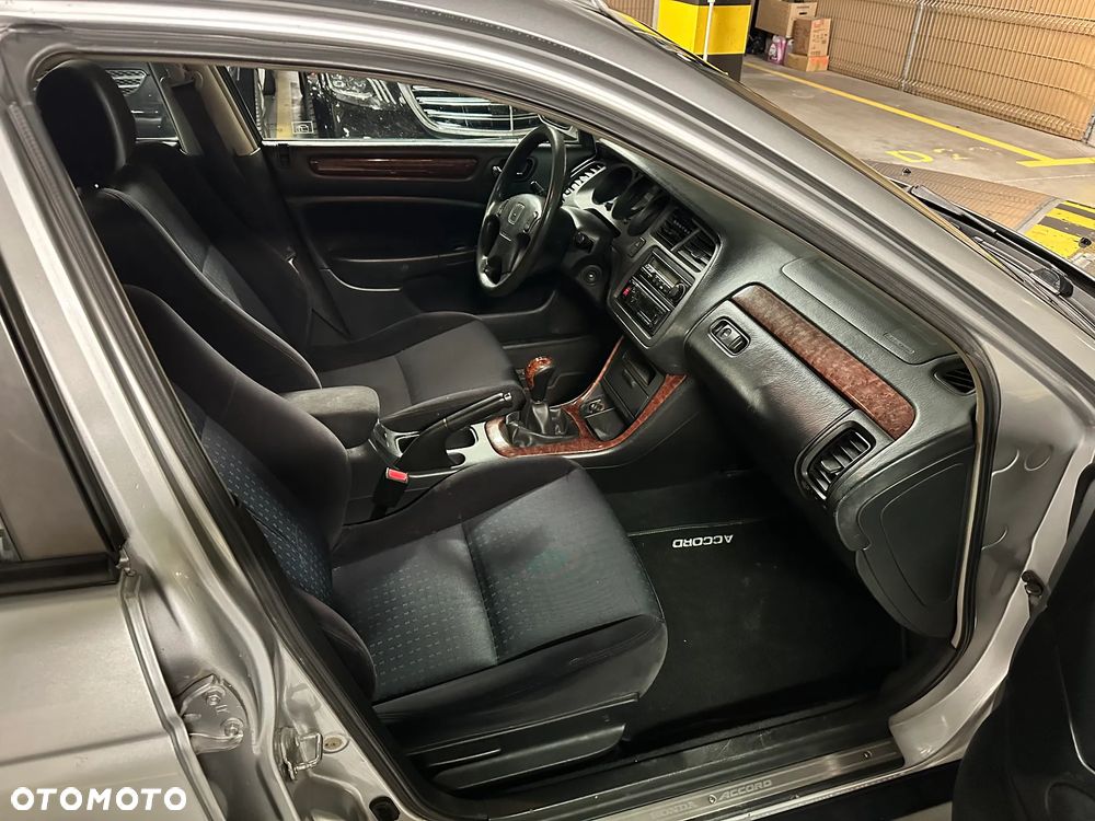 Honda Accord 1.8i LS - 11