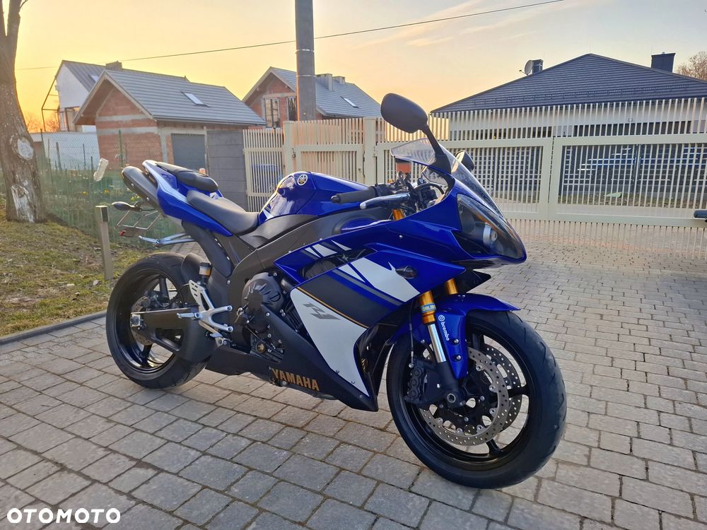Yamaha R1 - 11