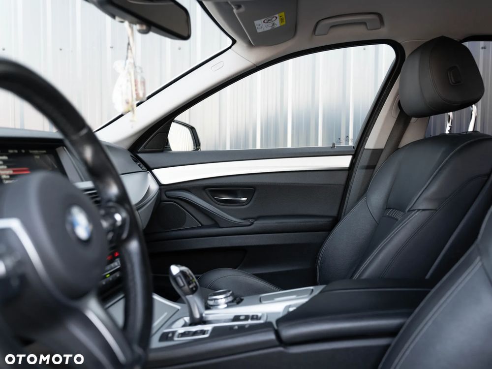 BMW Seria 5 520d xDrive Luxury Line - 12