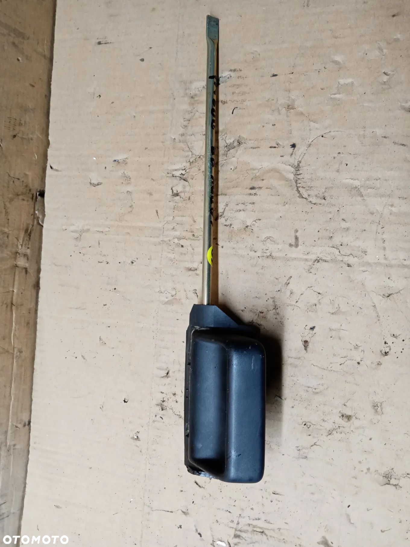 Klamka raczka drzwi przesuwnych prawych VW Caddy III 7H0843642A - 1