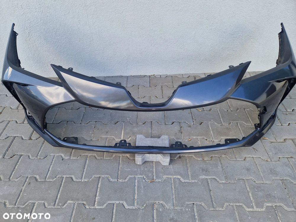 Zderzak Toyota Corolla XII E210 E21 sedan  bez dziur - 2