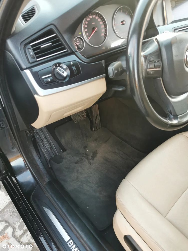 BMW Seria 5 518d - 25