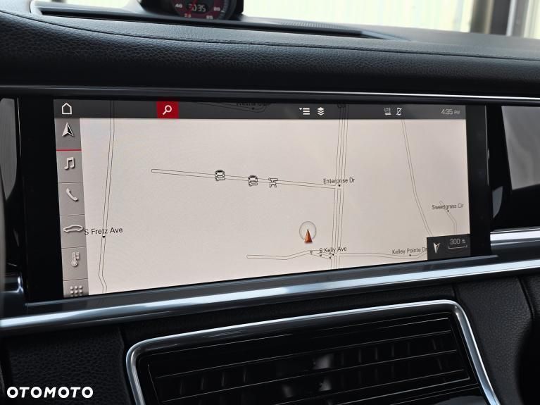 Porsche Panamera 4S - 39