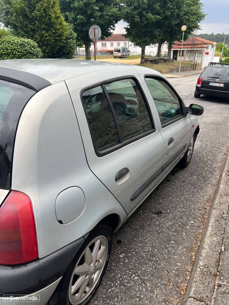 Renault Clio 1.2 - 8