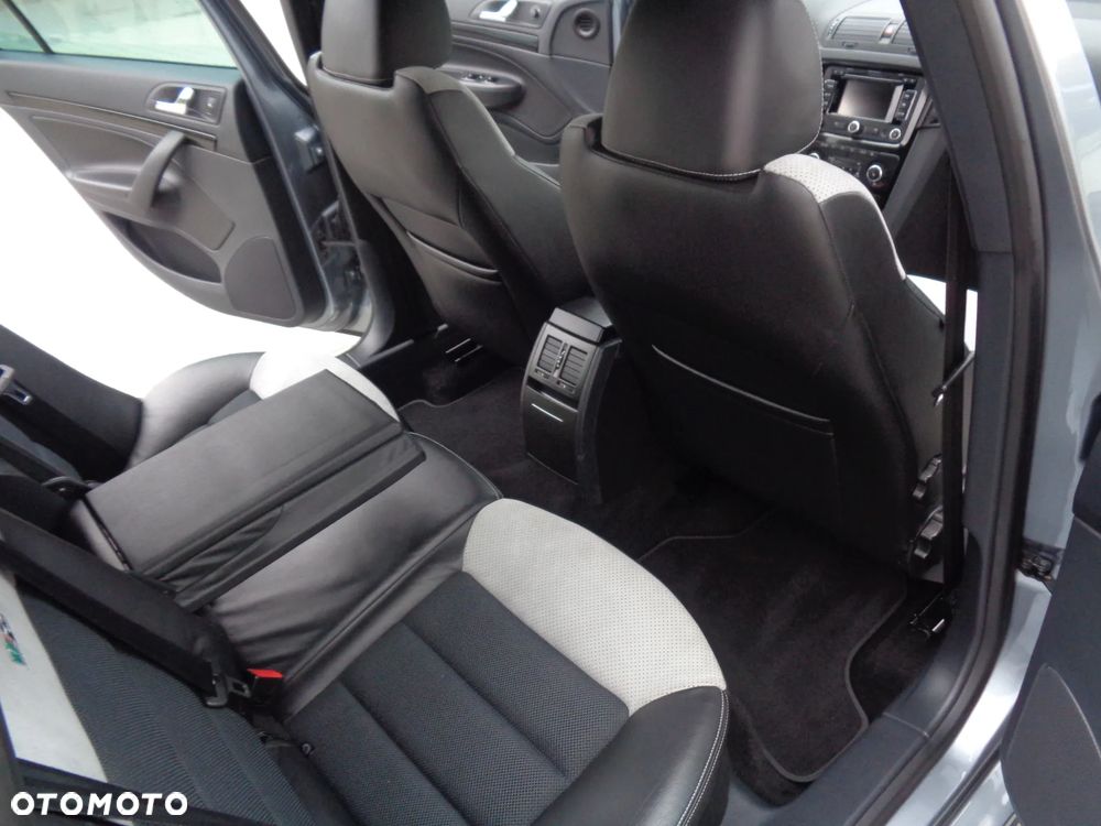 Skoda Octavia 2.0 TDI CR DPF RS - 19