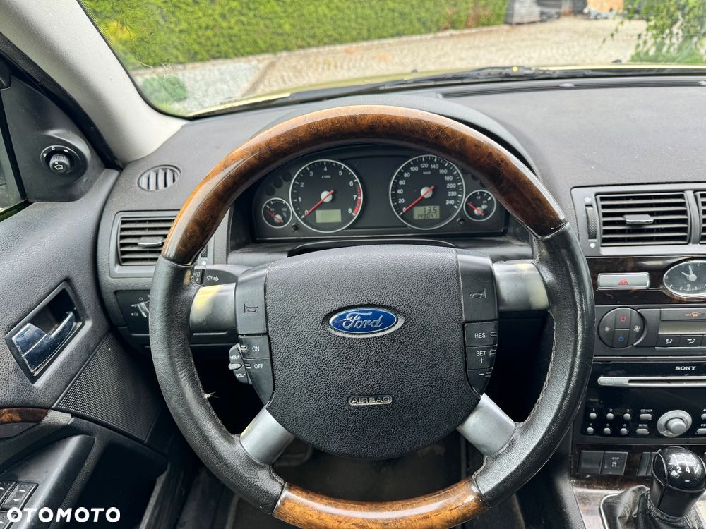 Ford Mondeo - 22