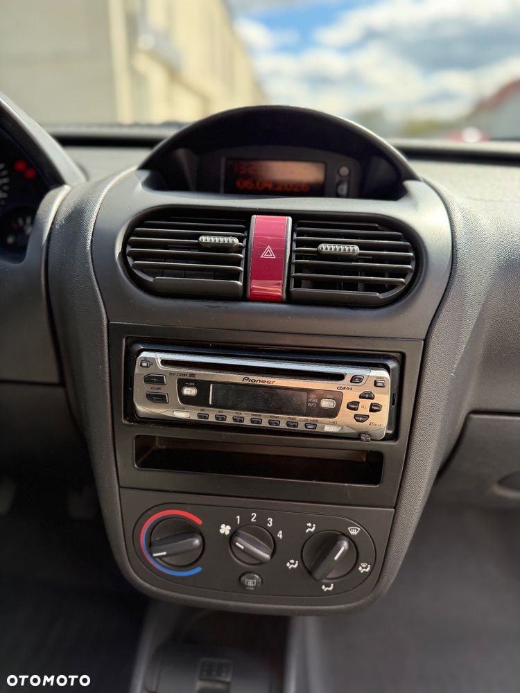 Opel Corsa 1.0 12V Cosmo - 14