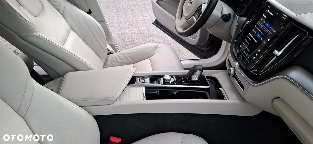 Volvo XC 60 T8 Plug-In Hybrid AWD Ultra Dark - 29