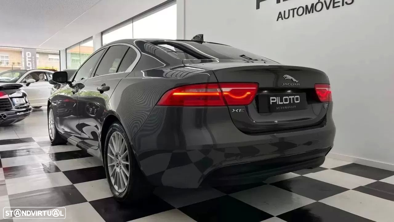 Jaguar XE E-Performance Prestige - 11