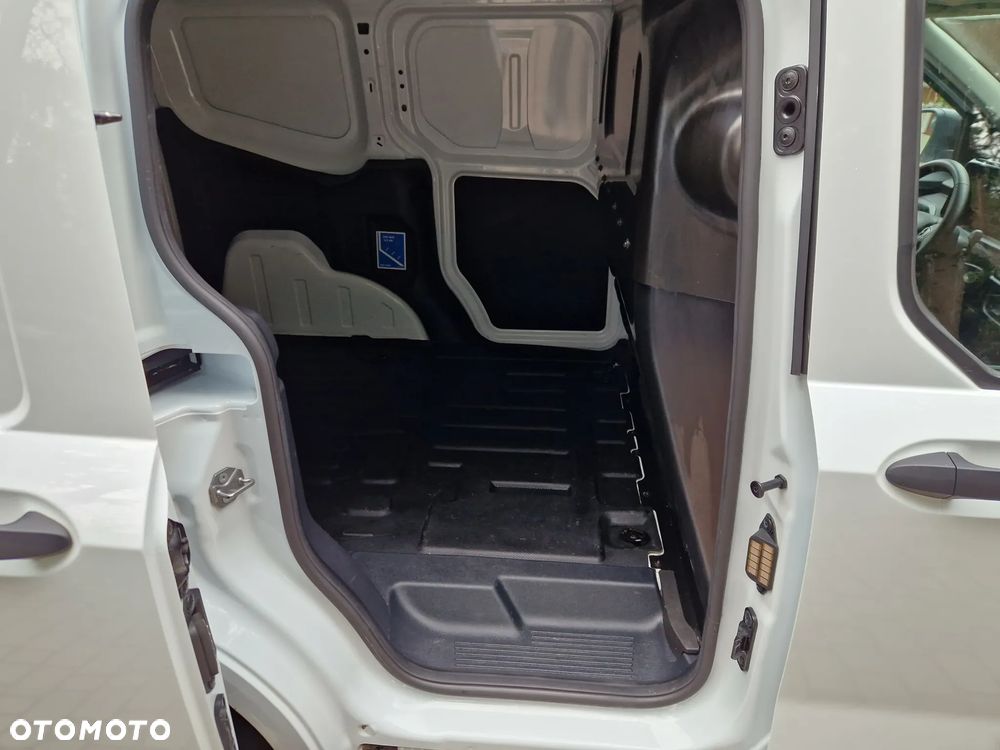 Ford Transit Courier - 8