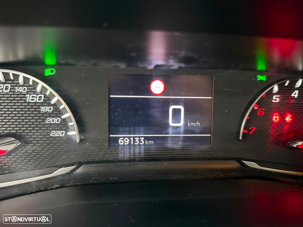 Peugeot 2008 1.2 PureTech Active - 12